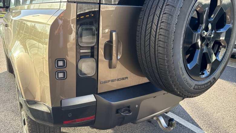 Land Rover Defender 3.0 D250 X-Dynamic SE 90 3dr Auto Diesel Estate